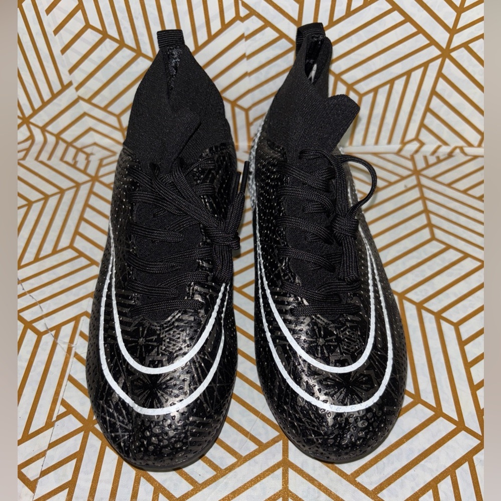 BUFUHA Cleats Size 5 Womens